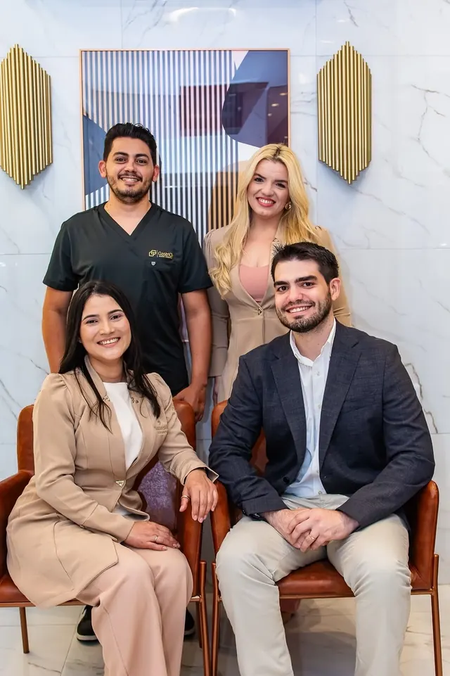 Equipe da GastriClin reunida na clínica